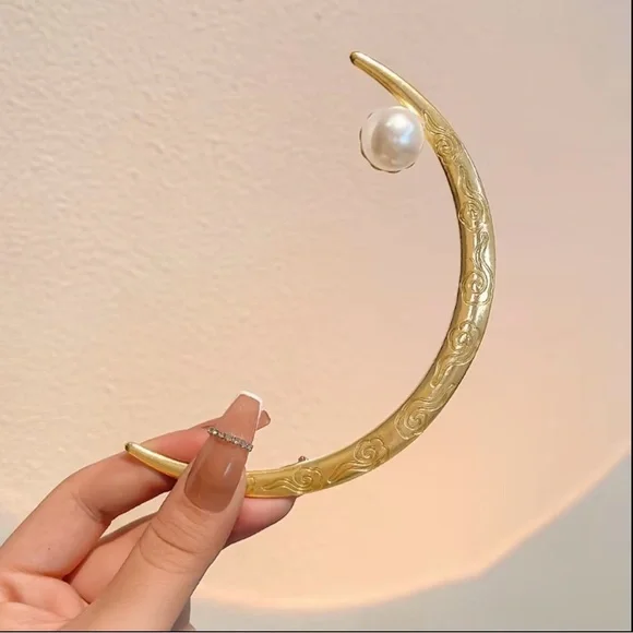 Elegant gold  Hairpin with Pearl Accent - Picture 3 of 3